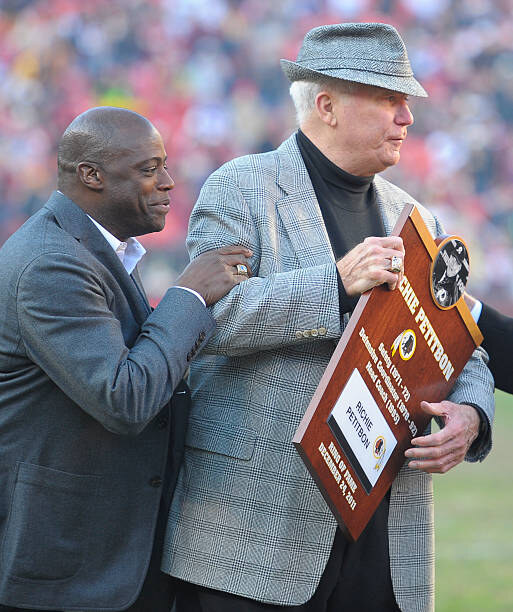 Darrell Green honored at a Washington Ring of Fame ceremony
